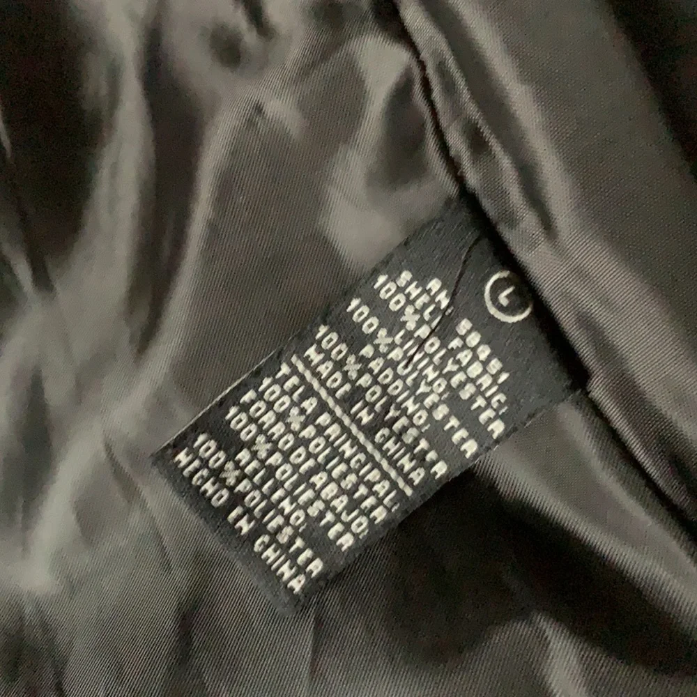 Size large puffy vest - Picture 3 of 4